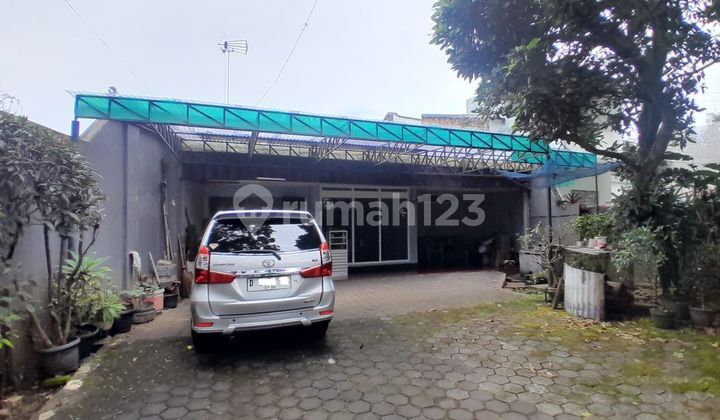 Dijual Rumah Besar Strategis di Hegarmanah Bandung