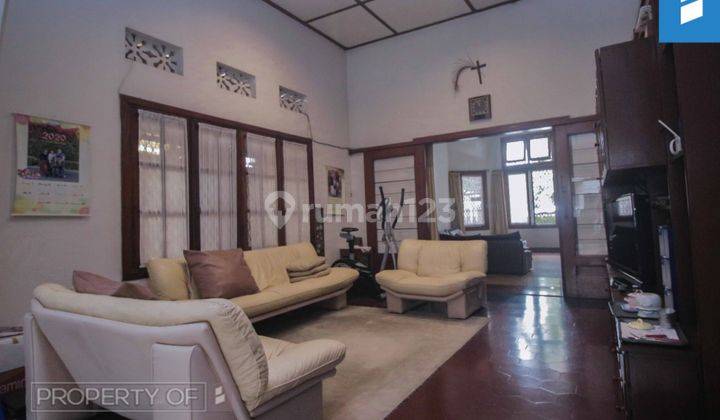 Rumah heritage di sayap riau Bandung kota lebar muka 18m 2