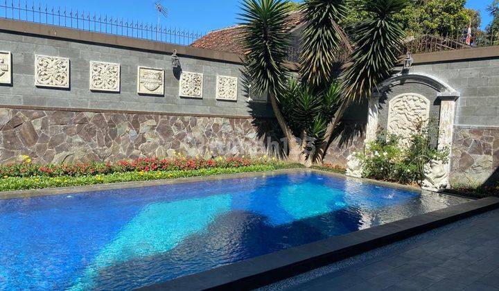 Villa mewah pinggir jalan utama tangkuban parahu lembang 2