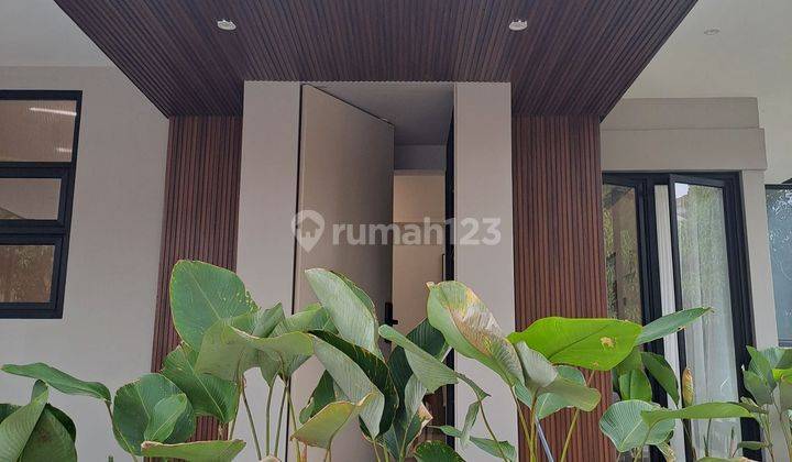 Rumah hoek full beserta isinya di Jingganegara KBP 1