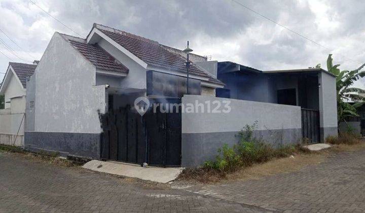 Rumah Berhalaman Luas di Curungrejo Kepanjen Malang Gmk02663 1