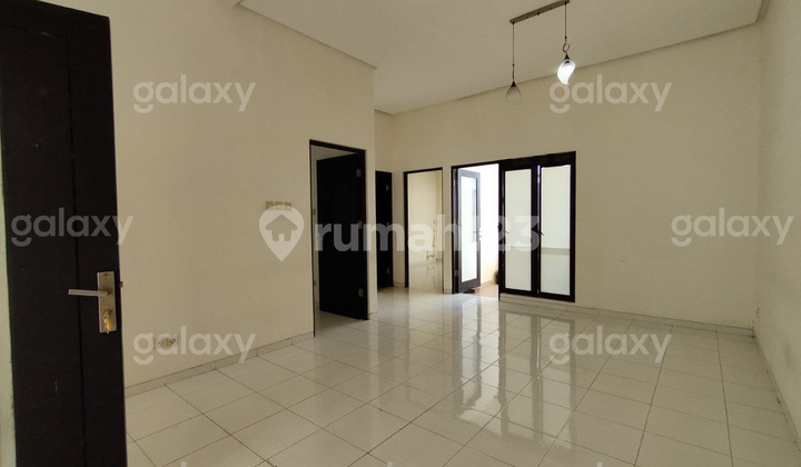 Nice Comfortable Minimalist Greenland House Tidar Malang GMK00963 2