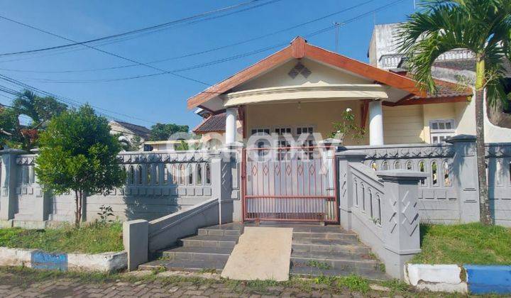 Rumah Bagus Terawat di Pondok Blimbing Indah Araya Malang Gmk02630 1