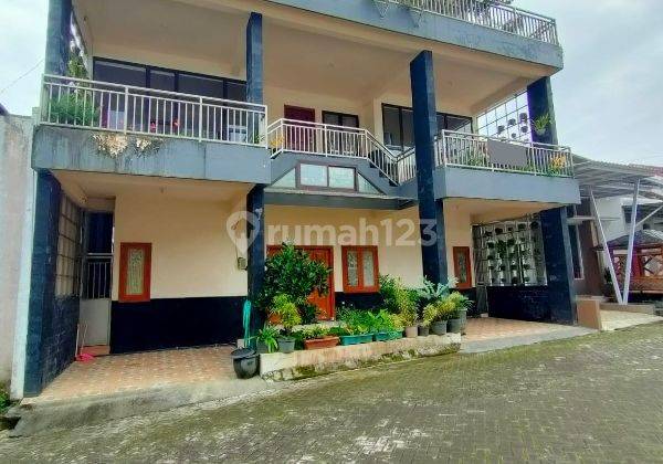 Dijual Rumah Mewah 3 Lantai di Kota Batu Gmk01850 2