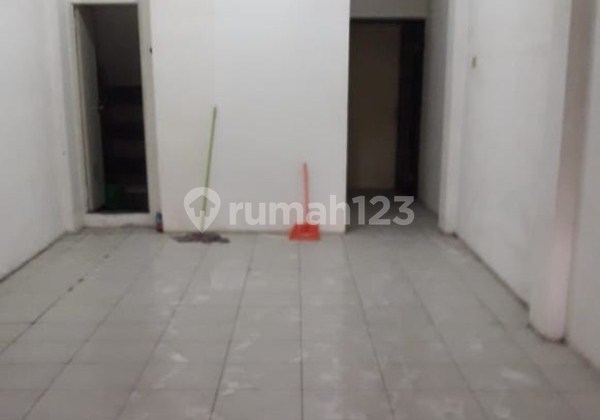 Ruko Strategis Lokasi Di Jalan Poros Kota Malang GMK01704 Ruko Strategis Lokasi Di Jalan Poros Kota Malang GMK01704