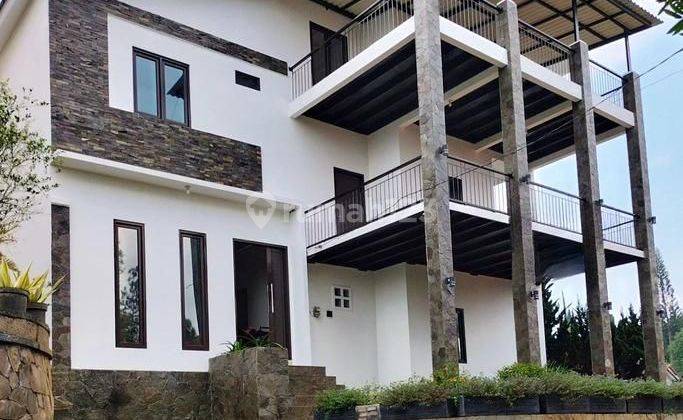 Rumah Vila 3 lantai full furnished plus private pool lembang  1