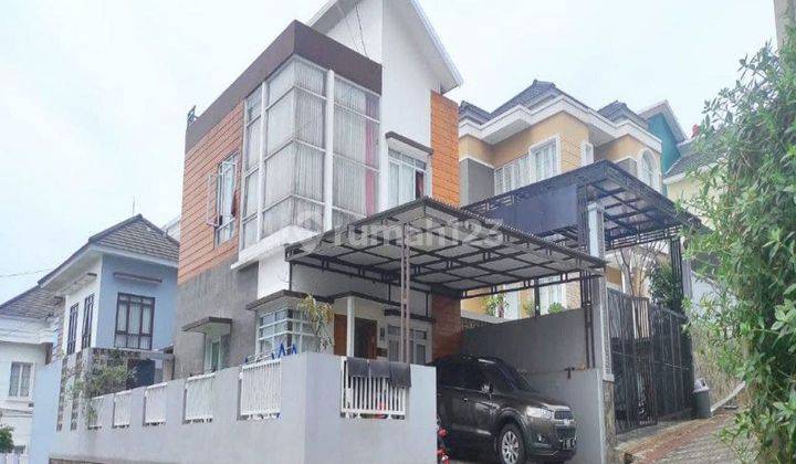 Rumah 2 lantai Bagus semi furnished komp pesona lembang bandung  1