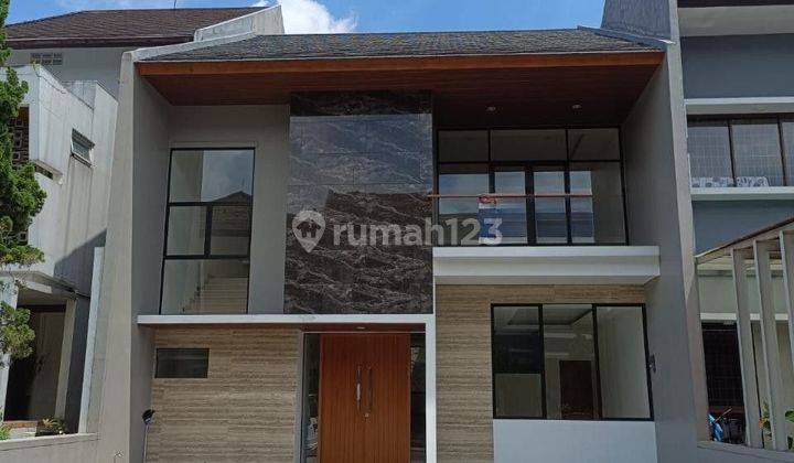 Rumah baru  mewah 2 lantai singgasana pradana mekar wangi bandung 1