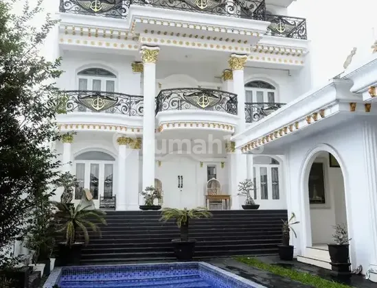 Rumah Vila 3 Lantai Mewah Ada Kolam Renang Lembang Bandung  2