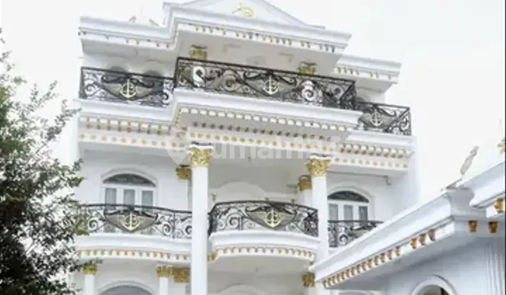 Rumah Vila Mewah Ada Kolam Renang Lembang Bandung 