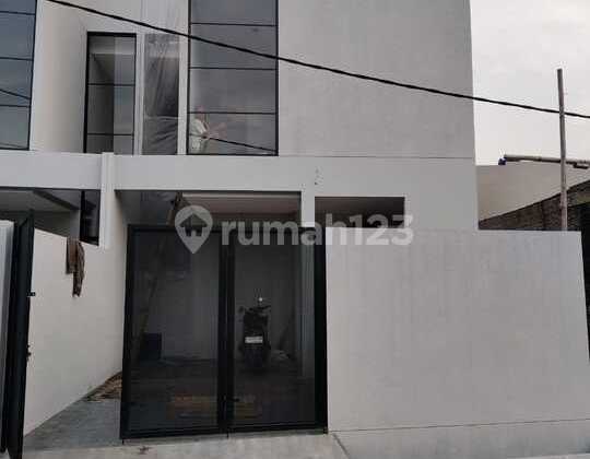 Rumah Baru Gaya Industrial di Riung Bandung Kota Bandung