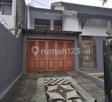 Ready-to-Occupy House with Extensive Land in Cigadung, Dago Wing, Bandung 2