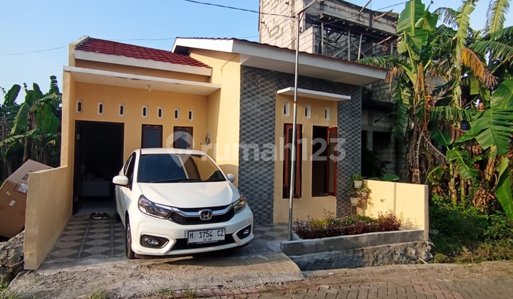 Di Jual Rumah Baru di Sendangmulyo Dekat Unimus 1