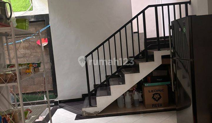 Di Jual Rumah 2 Lantai Siap Huni  Di Graha Padma Timur 2