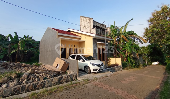 Di Jual Rumah Baru di Sendangmulyo Dekat Unimus 2