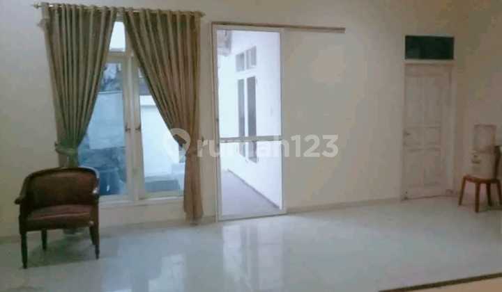 For Sale, Ready-to-Occupy Beautiful House in Semarang Near the Airport 2