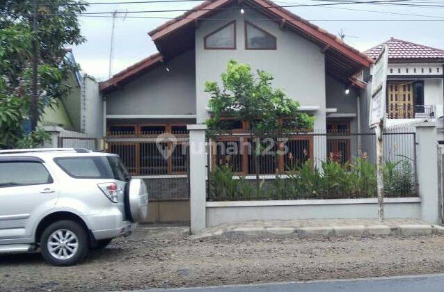 Rumah Bagus Terawat di Mainroad Cileunyi 1