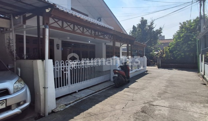 Menarik! Rumah Hook Kiaracondong Strategis Dekat Sekolah & Stasiun Kiaracondong 