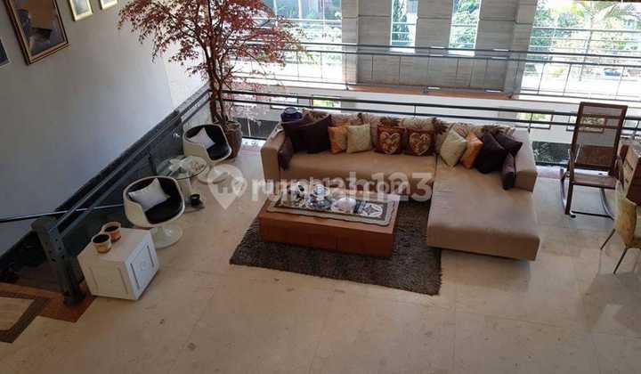 Rumah Megah 4 Lantai di Setraduta Kota Bandung