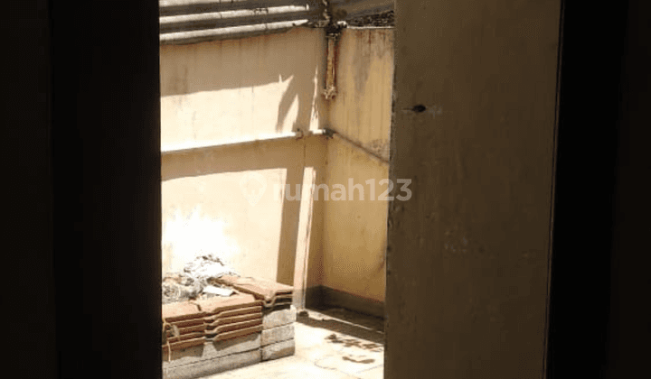 Disewakan Rumah Jalan Golf Barat Pinggir Jalan Strategis 14
