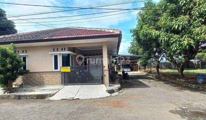 Dijual Rumah Adipura Corner Depan Taman Cluster, Parkir Luas, SHM 1