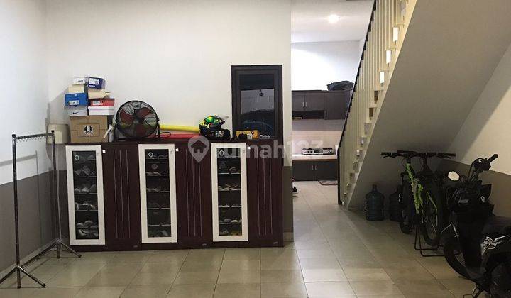 ruang keluarga dijual rumah bagus shm maple