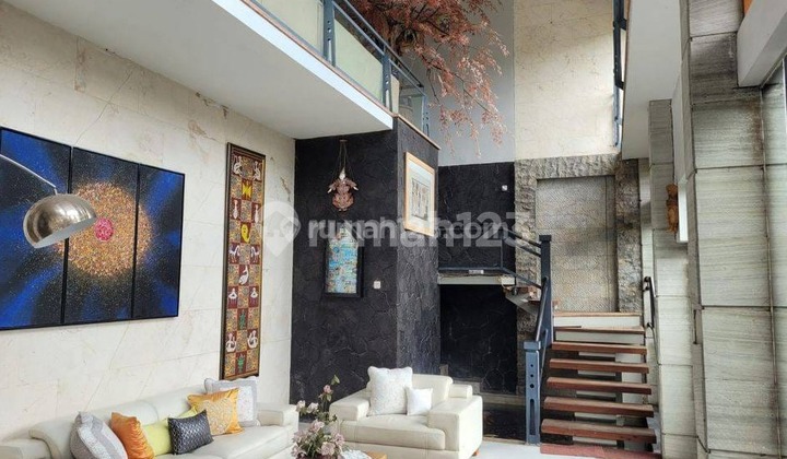 DIJUAL RUMAH DI SETRADUTA MEGAH 4 LANTAI KOTA BANDUNG DIJUAL RUMAH DI SETRADUTA MEGAH 4 LANTAI KOTA BANDUNG