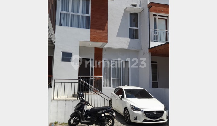 Rumah di Cikutra Villa Tropis Dago Terawat Minimalis Dekat Gedung Sate Rumah di Cikutra Villa Tropis Dago Terawat Minimalis Dekat Gedung Sate