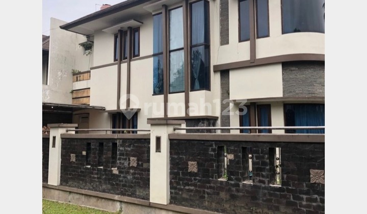 FOR SALE Luxury House in Batununggal, Strategic Hook Position, Bandung City