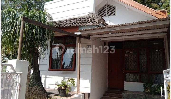 Dijual Rumah Bagus dan Tanah Luas Dekat Ke Pusat Kota Bandung Dijual Rumah Bagus dan Tanah Luas Dekat Ke Pusat Kota Bandung