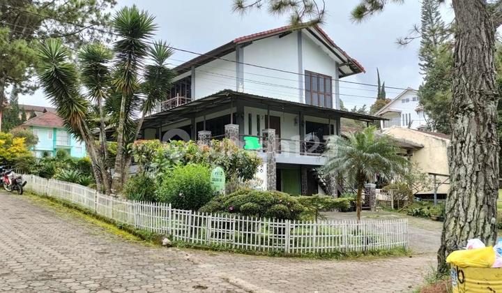Dijual Villa Istana Bunga Lembang Full Furnish Dekat Wisata Lembang