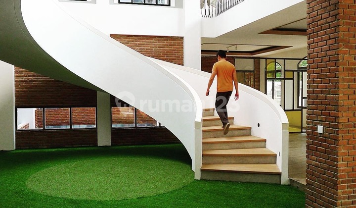 DIJUAL GEDUNG LUX DR.OTTEN CIPAGANTI KOTA BANDUNG