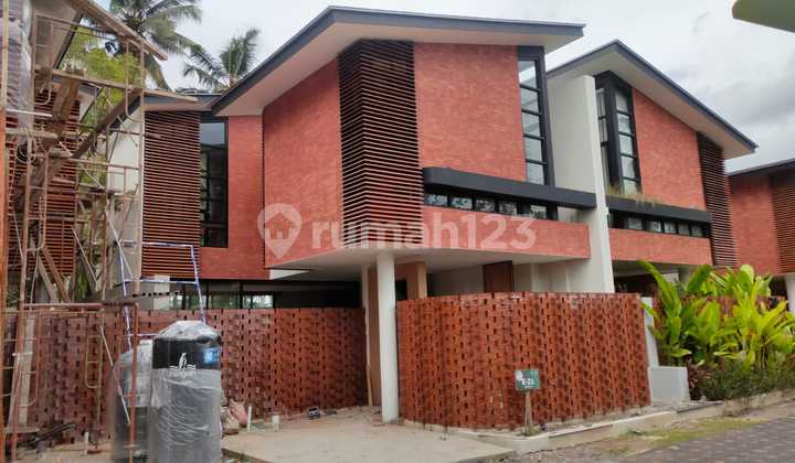 Villa Nyaman Di Lingkungan Villa 