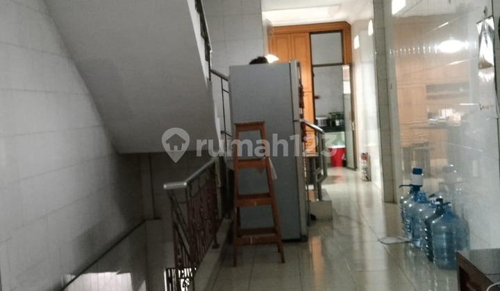 Dijual Ruko 4 Lantai di Jembatan Lima. Semi Furnished