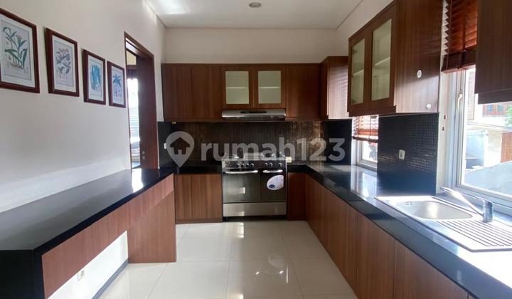 Disewakan Rumah di Ciawi, Kebayoran Baru 2