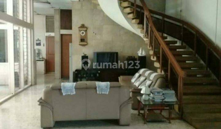 Rumah dijual di kebayoran baru dekat mayestik hang jebat pinggir jalan besar cocok jg utk usaha 1