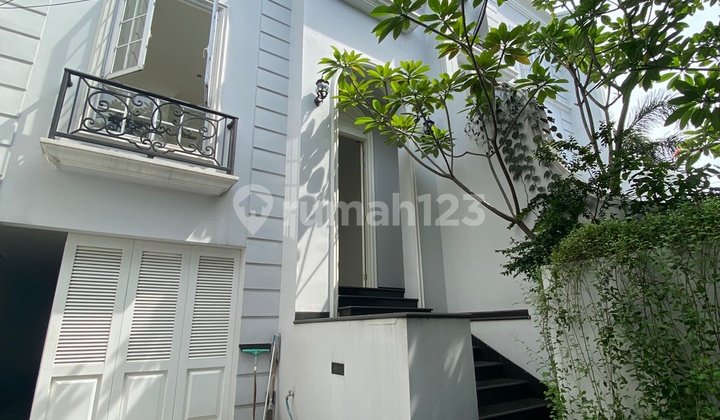 Disewakan Rumah 3 Lantai di Jl Gaharu Jakarta Selatan Disewakan Rumah 3 Lantai di Jl Gaharu Jakarta Selatan