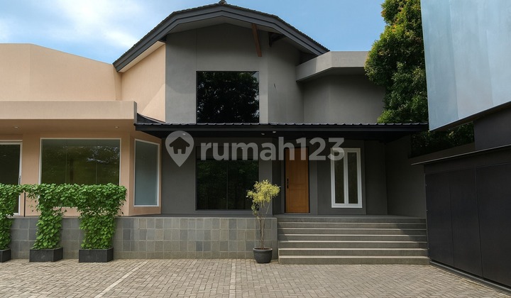 Disewakan Tempat Usaha Strategis 3 Lantai Area Kebayoran Baru