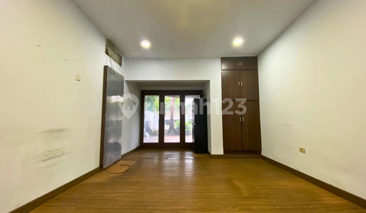 For Rent: House by the Road Suitable for Business/Office in Senopati Area, Kebayoran Baru. 2