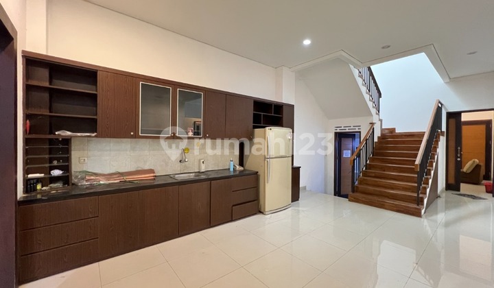 FOR RENT - DI SEWA MODERN TROPIS HOUSE LOKASI ELITE AREA KEBAYORAN BARU 2