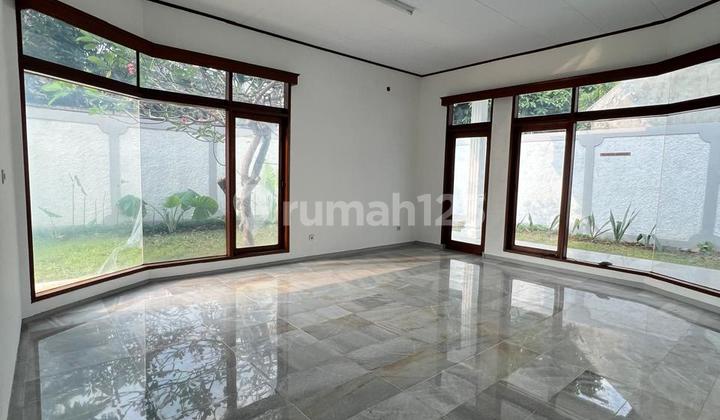 House for rent in Kemang, suitable for office use. 2