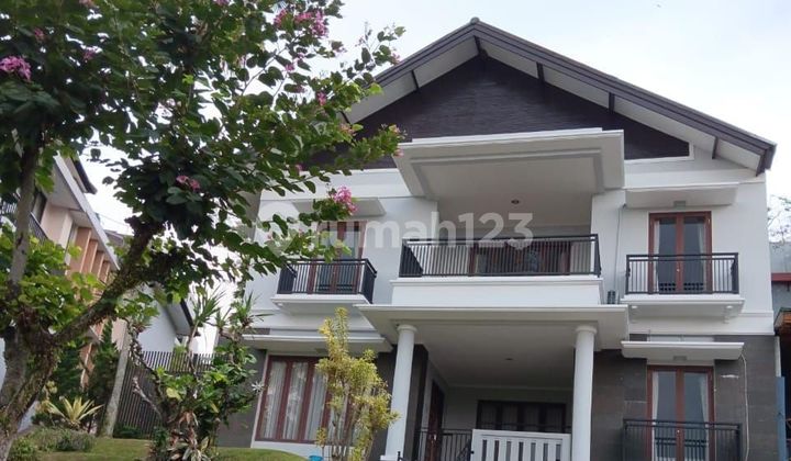 Rumah Villa Resor Dago Pakar Terawat Bagus 2 Lantai Rumah Villa Resor Dago Pakar Terawat Bagus 2 Lantai