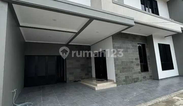 Rumah Mewah Dengan Rofftop Di Pondik Cibubur Rumah Mewah Dengan Rofftop Di Pondik Cibubur