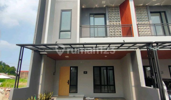 LUXURY house priced at 10 million in Limo, Depok.