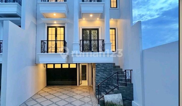 Rumah Mewah 2,5 Lantai Siap Huni Pinggir Jalan Raya Dijagakarsa