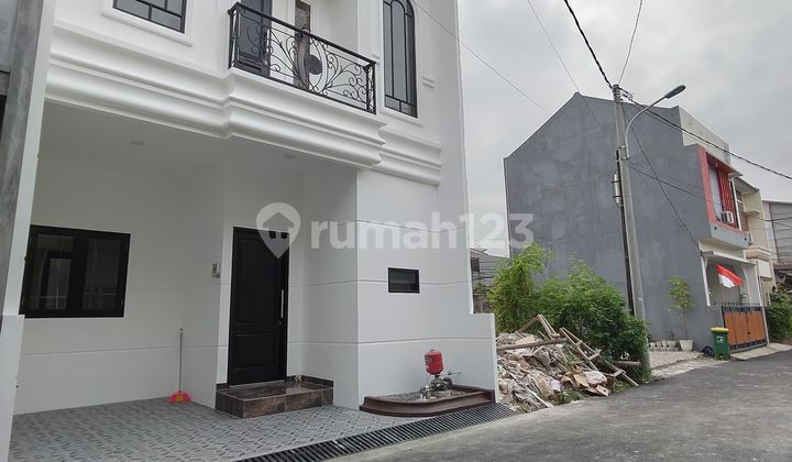 Rumah Dalam Cluster Dekat Stasiun Kereta Api Pasar Minggu