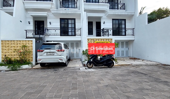 Di Sewakan Rumah Mewah Dalam Cluster Pinggir Jalan di Tengah Kota Denpasar