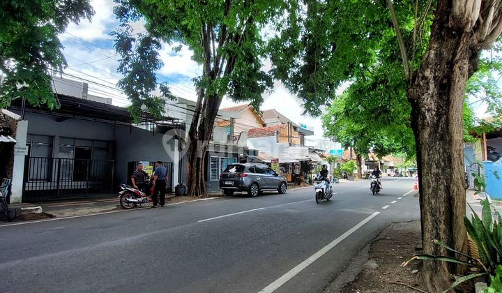 Quick Sale Roadside Shop-House with 300 Square Meters of Land. 2