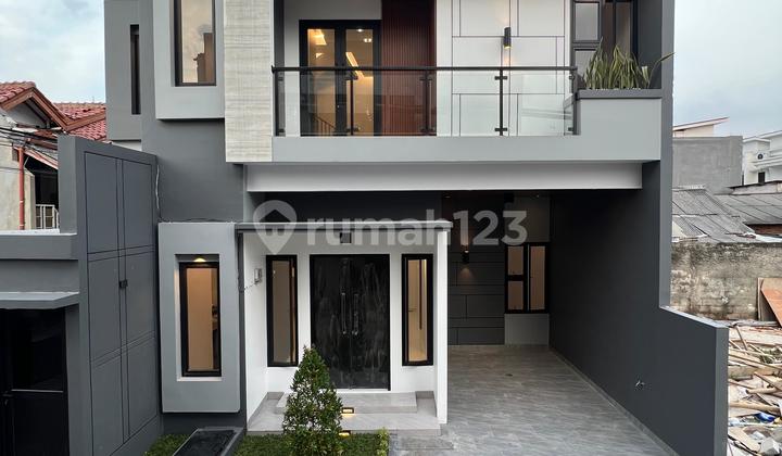 Rumah 3 Lantai Baru Ada Rooftop Di Poltangan Pejaten Timur Pasar Minggu Dekat Area Perkantoran Dan Stasiun Rumah Bagus SHM di Pejaten