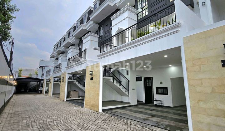 Dijual Rumah Mewah Dalam Cluster Dengan Private Poll Di Pejaten Barat 